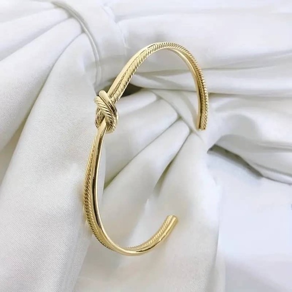 Luxury 18K Gold Plated Knot Bracelet - Picture 6 of 6